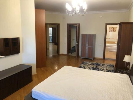 4-комн. новостройка - м. Сахил - 240 м²