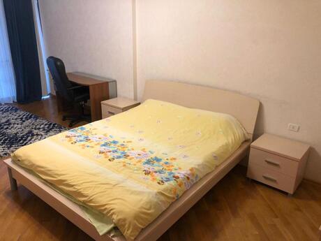 4-комн. новостройка - м. Сахил - 240 м²