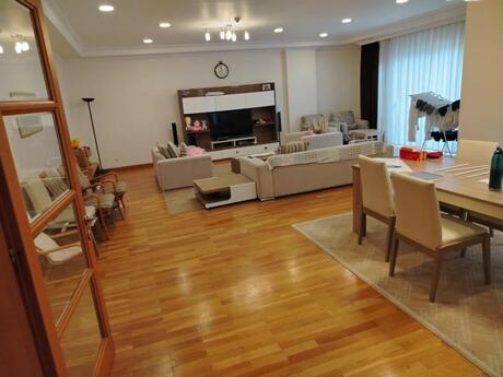 4-комн. новостройка - м. Сахил - 220 м²