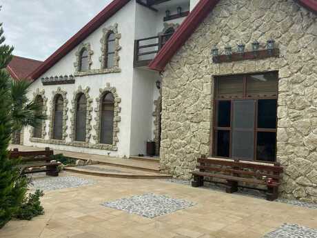 5 otaqlı həyət evi/bağ evi - Mərdəkan q. - 200 m²