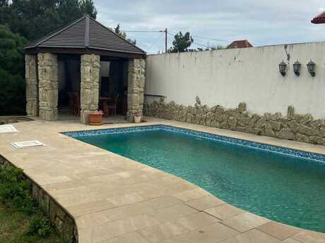 5 otaqlı həyət evi/bağ evi - Mərdəkan q. - 200 m²