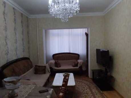 3 otaqlı köhnə tikili - 8-ci mikrorayon q. - 85 m²