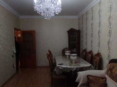 3 otaqlı köhnə tikili - 8-ci mikrorayon q. - 85 m²