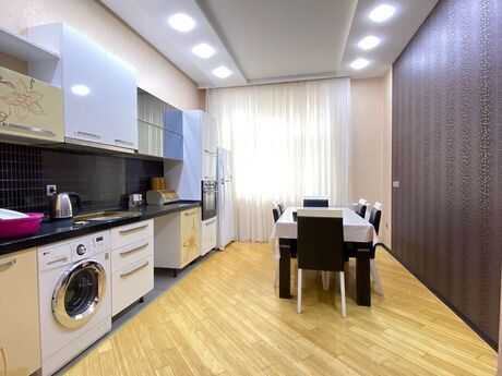3 otaqlı yeni tikili - 8 Noyabr m. - 145 m²