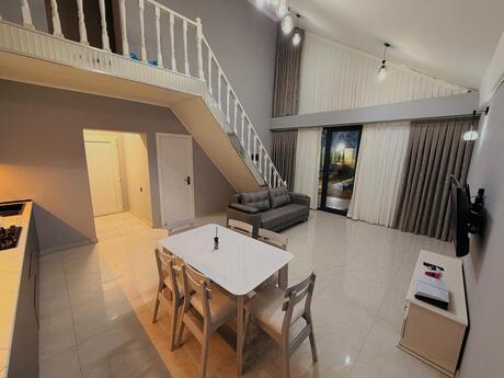 4 otaqlı həyət evi/bağ evi - Novxanı q. - 300 m²