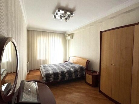 4 otaqlı yeni tikili - 8 Noyabr m. - 200 m²