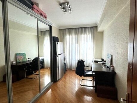 4 otaqlı yeni tikili - 8 Noyabr m. - 200 m²