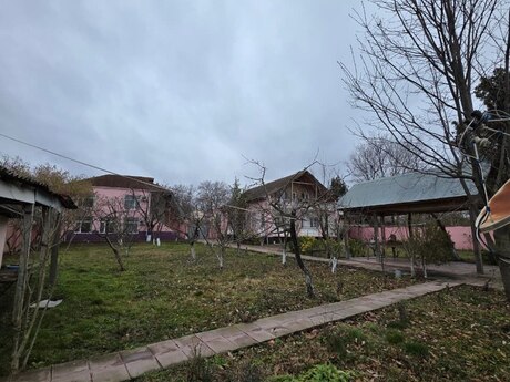8 otaqlı həyət evi/bağ evi - Xaçmaz - 400 m²