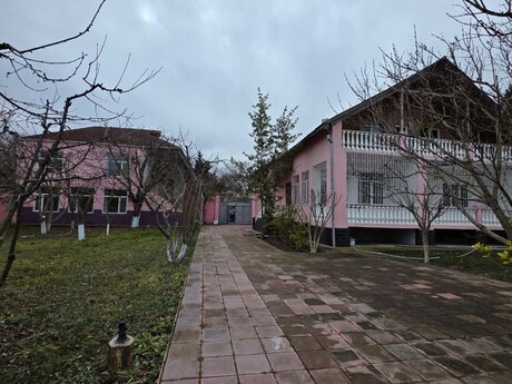 8 otaqlı həyət evi/bağ evi - Xaçmaz - 400 m²