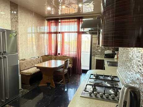 Kirayə 4 otaqlı mənzil, 250 m², Nizami: 2 500 ₼/ay 4