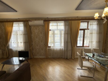 3 otaqlı köhnə tikili - Elmlər Akademiyası m. - 80 m²