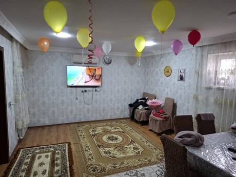 Satılır 4 otaqlı həyət evi/bağ evi 6500 m², Balaxanı q.