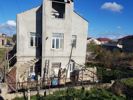 Satılır 7 otaqlı həyət evi/bağ evi 300 m², Suraxanı q.