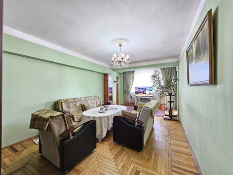 3 otaqlı köhnə tikili - İnşaatçılar m. - 90 m²