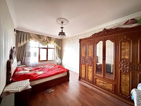 4 otaqlı köhnə tikili - Bakıxanov q. - 100 m²