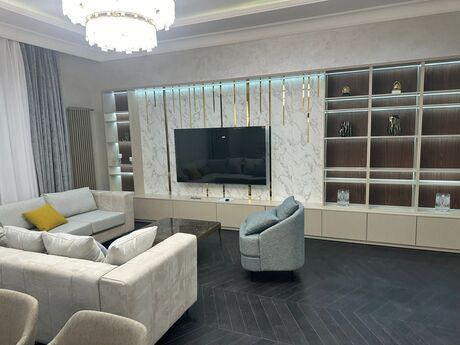 3-комн. новостройка - м. 28 мая - 180 м²