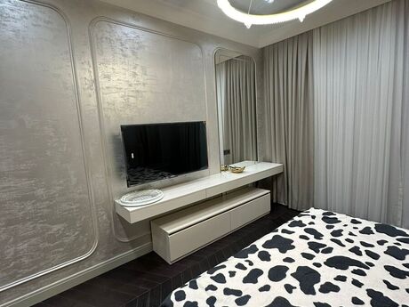 3-комн. новостройка - м. 28 мая - 180 м²
