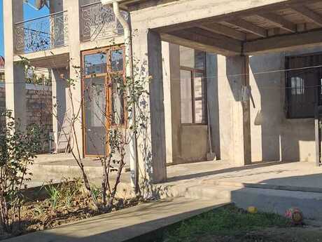 7 otaqlı həyət evi/bağ evi - Masazır q. - 240 m²