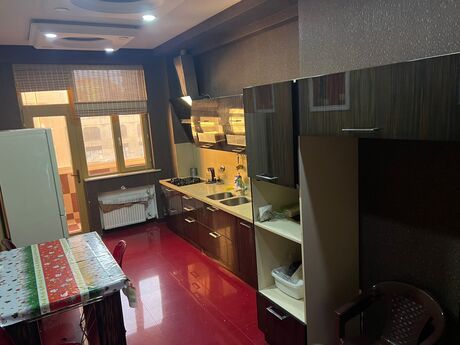 4 otaqlı yeni tikili - 28 May m. - 205 m²