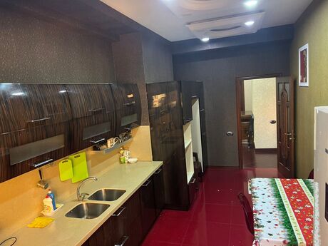 4 otaqlı yeni tikili - 28 May m. - 205 m²