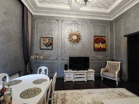 2 otaqlı köhnə tikili - İçəri Şəhər m. - 100 m²