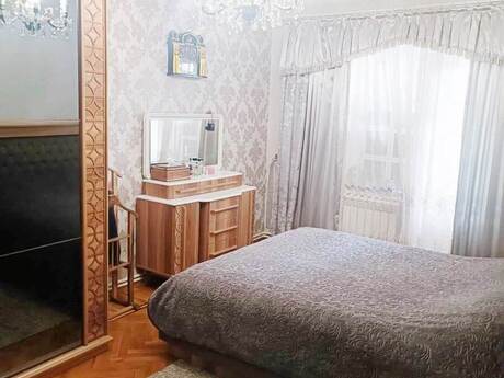 5 otaqlı köhnə tikili - 8-ci mikrorayon q. - 145 m²