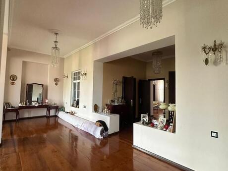 6 otaqlı həyət evi/bağ evi - Bilgəh q. - 400 m²