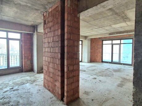 4 otaqlı mənzil, 206 m², 28 May: 1 240 000 ₼ 3