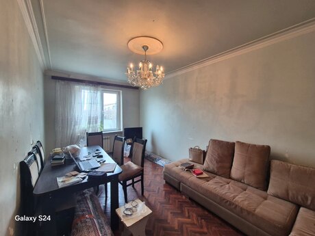 3 otaqlı köhnə tikili - İnşaatçılar m. - 90 m²