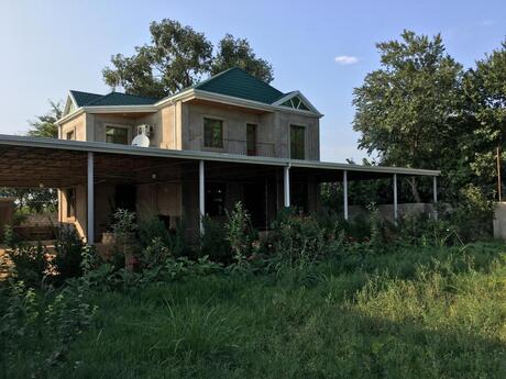 Satılır 4 otaqlı həyət evi/bağ evi 300 m², Salyan
