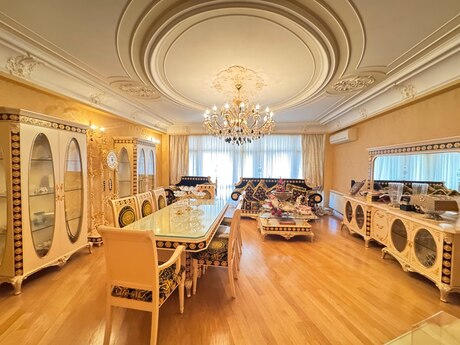 Satılır 4 otaqlı yeni tikili 217 m², 28 May m.