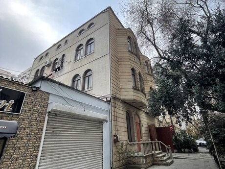 12 otaqlı həyət evi/bağ evi - Nəsimi r. - 1000 m²