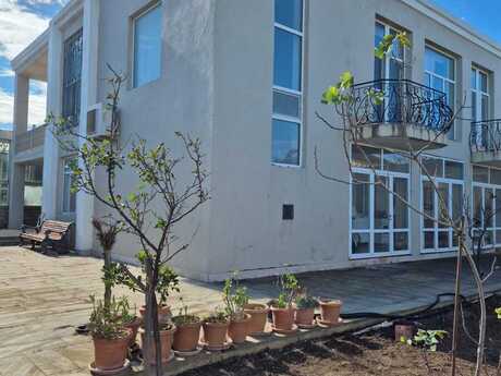 6 otaqlı həyət evi/bağ evi - Görədil q. - 280 m²