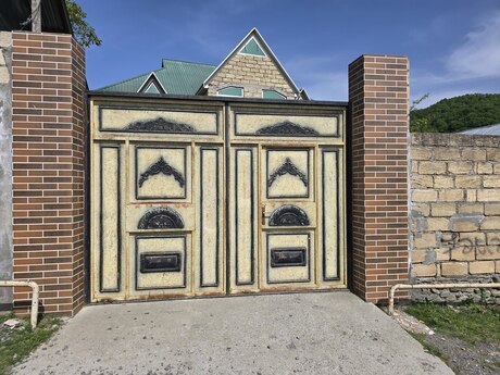 Satılır 4 otaqlı həyət evi/bağ evi 270 m², Qəbələ