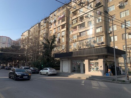 Satlr 3 otaql khn tikili 70 m, 7-ci mikrorayon q.