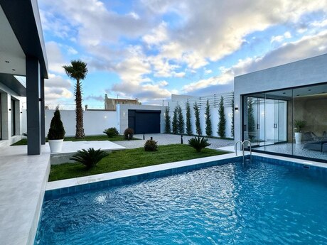 5 otaqlı həyət evi/bağ evi - Mərdəkan q. - 240 m²
