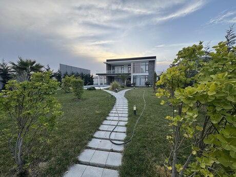 6 otaqlı həyət evi/bağ evi - Mərdəkan q. - 450 m²