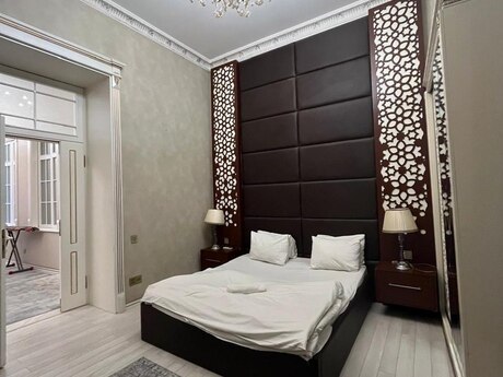 5 otaqlı köhnə tikili - İçəri Şəhər m. - 130 m²
