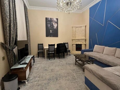 5 otaqlı köhnə tikili - İçəri Şəhər m. - 130 m²