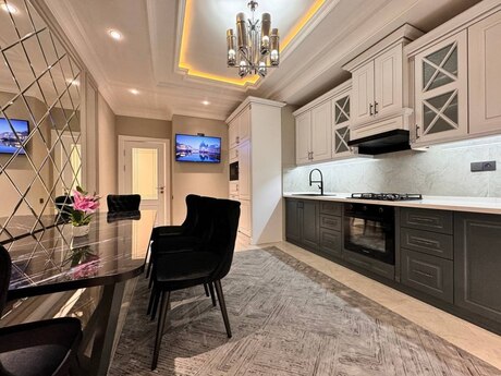 3-room apartment for rent, 140 m², Nizami: 3 000 ₼/mo 5