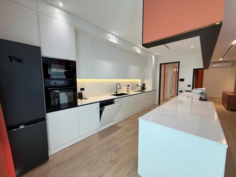 4 otaqlı yeni tikili - Ağ şəhər q. - 210 m²