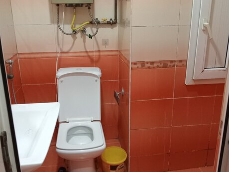 2 otaqlı köhnə tikili - İnşaatçılar m. - 70 m²