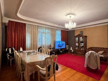 7 otaqlı həyət evi/bağ evi - Nəsimi m. - 320 m²