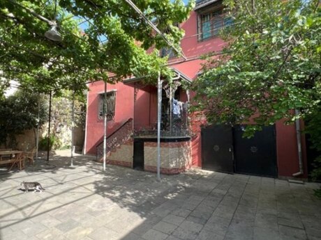 7 otaqlı həyət evi/bağ evi - Nəsimi m. - 320 m²