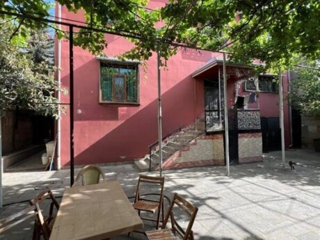 7 otaqlı həyət evi/bağ evi - Nəsimi m. - 320 m²