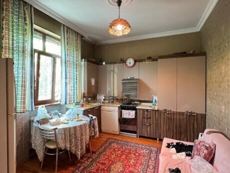7 otaqlı həyət evi/bağ evi - Nəsimi m. - 320 m²