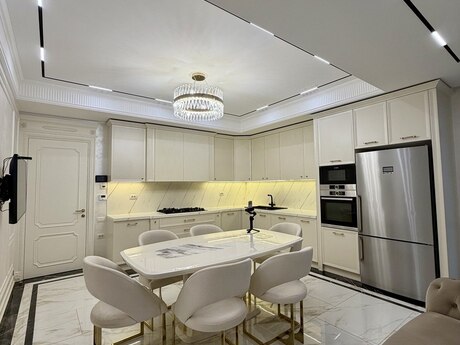 4 otaqlı yeni tikili - Şah İsmayıl Xətai m. - 185 m²