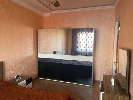 Satılır 4 otaqlı həyət evi/bağ evi 198 m², Şərq q.