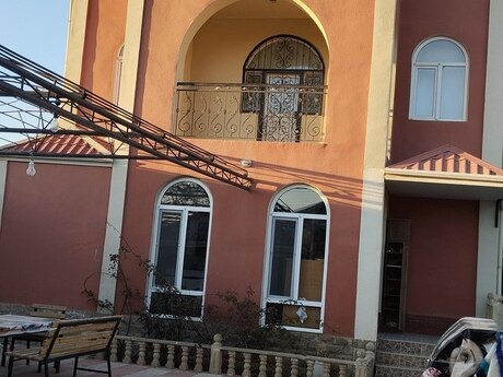 Satılır 5 otaqlı həyət evi/bağ evi 250 m², Binə q.