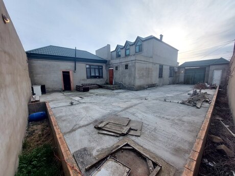 Satlr 5 otaql hyt evi/ba evi 180 m, Krdxan q.